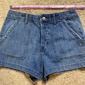 Cute button fly shorts ✨